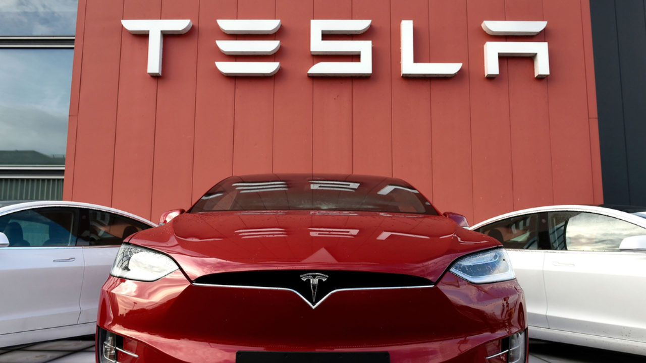 Le azioni Tesla sono ferme mentre un rapporto dice che Musk potrebbe impegnare le azioni per sostenere i prestiti di Twitter