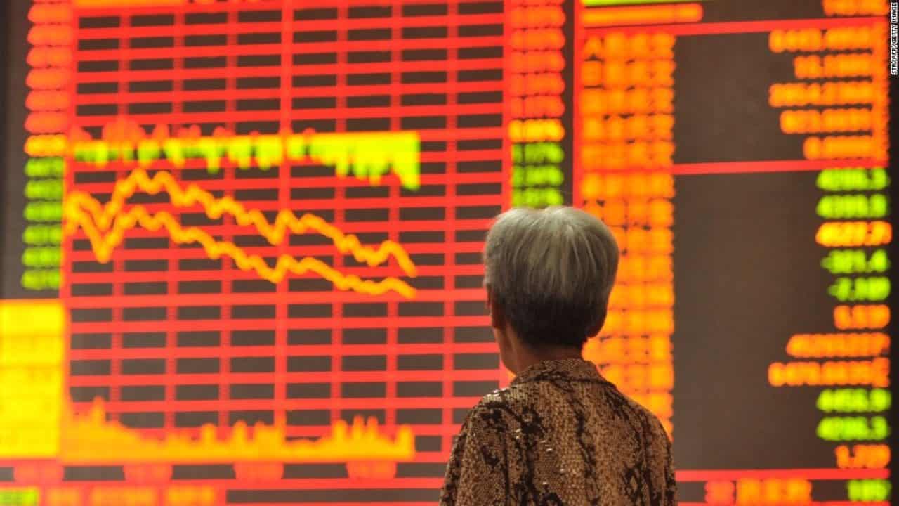 I titoli scendono per i timori della Cina; il dollaro sale