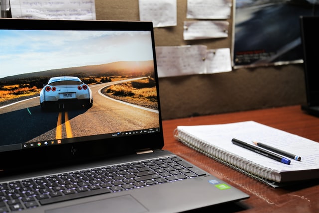 Utili di HP rientrano nelle stime degli analisti 