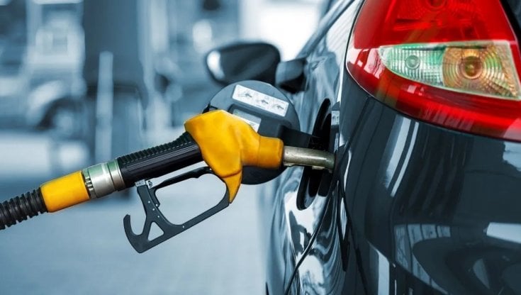 Rischio recessione USA. Prezzi della benzina ancora alti