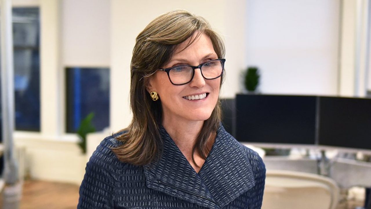 Cathie Wood: ecco i 3 titoli che le piacciono di più in questo momento