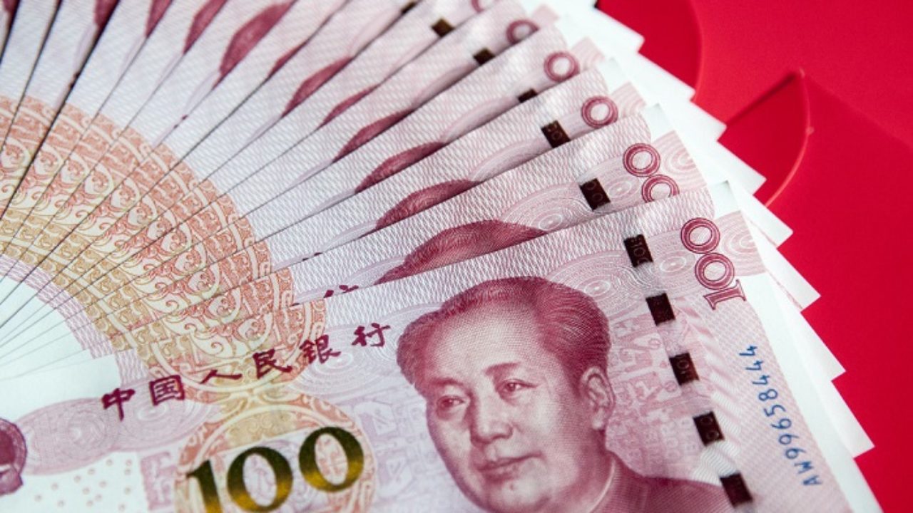 Yuan cinese crolla con il taglio dei tassi della PBoC
